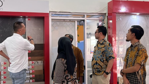 Kunjungan Dewan Komisaris di Modern Outlet