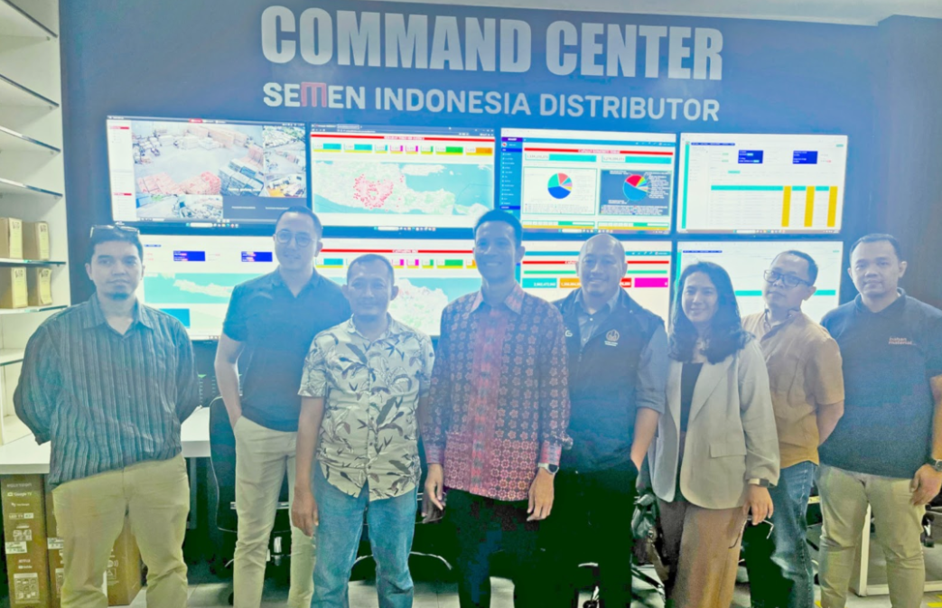 Direktur Pengembangan SIG Dennis